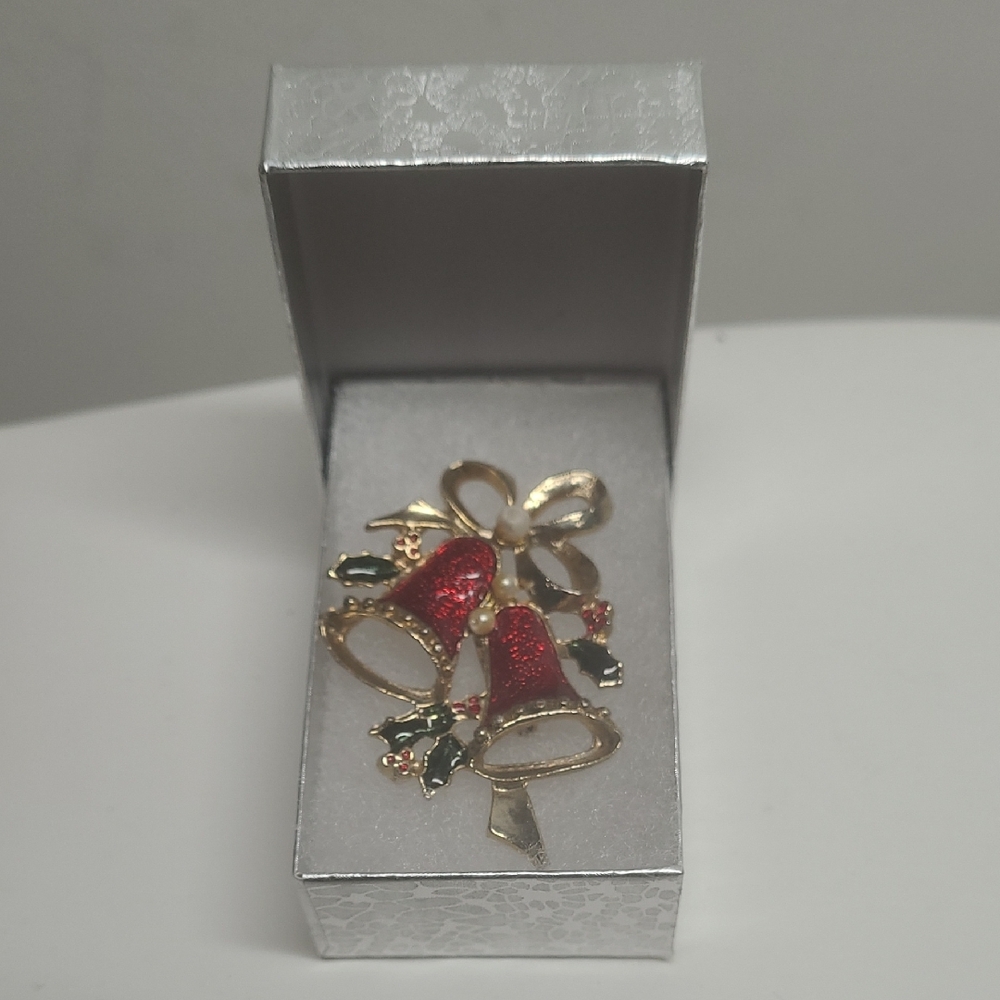 Elegant Red and Gold Bell Pendant - Picture 4 of 4